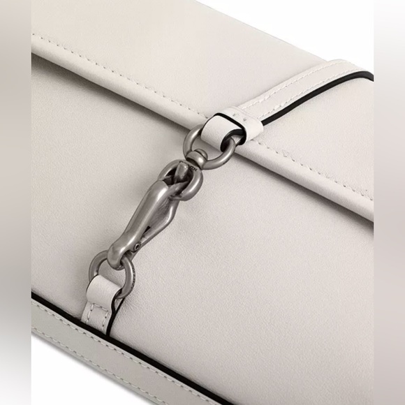 COACH NWT Hamptons Small White Leather Shoulder Bag with Flap Closure - Picture 4 of 10